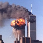Le Torri gemelle del World Trade Center colpite dai due aerei dirottati l'11 settembre 2001.